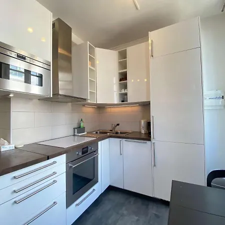 Rénové Lumineux Proche Et Marché, 4 Couchages, Balcon, - Fr-1-245-46 *