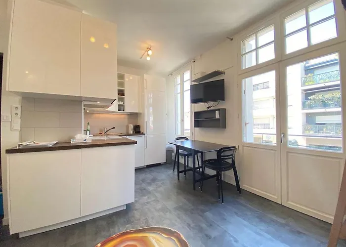 Rénové Lumineux Proche Et Marché, 4 Couchages, Balcon, - Fr-1-245-46 Appartement *